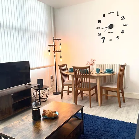 Cosy Prenton Home Near Tranmere Club And Liverpool Birkenhead Exterior photo
