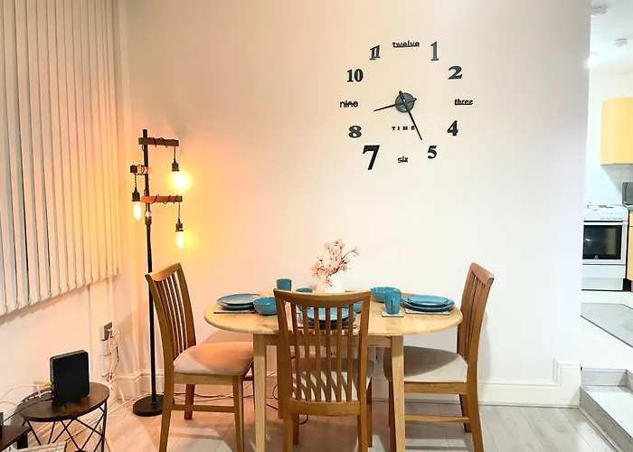 Cosy Prenton Home Near Tranmere Club And Liverpool