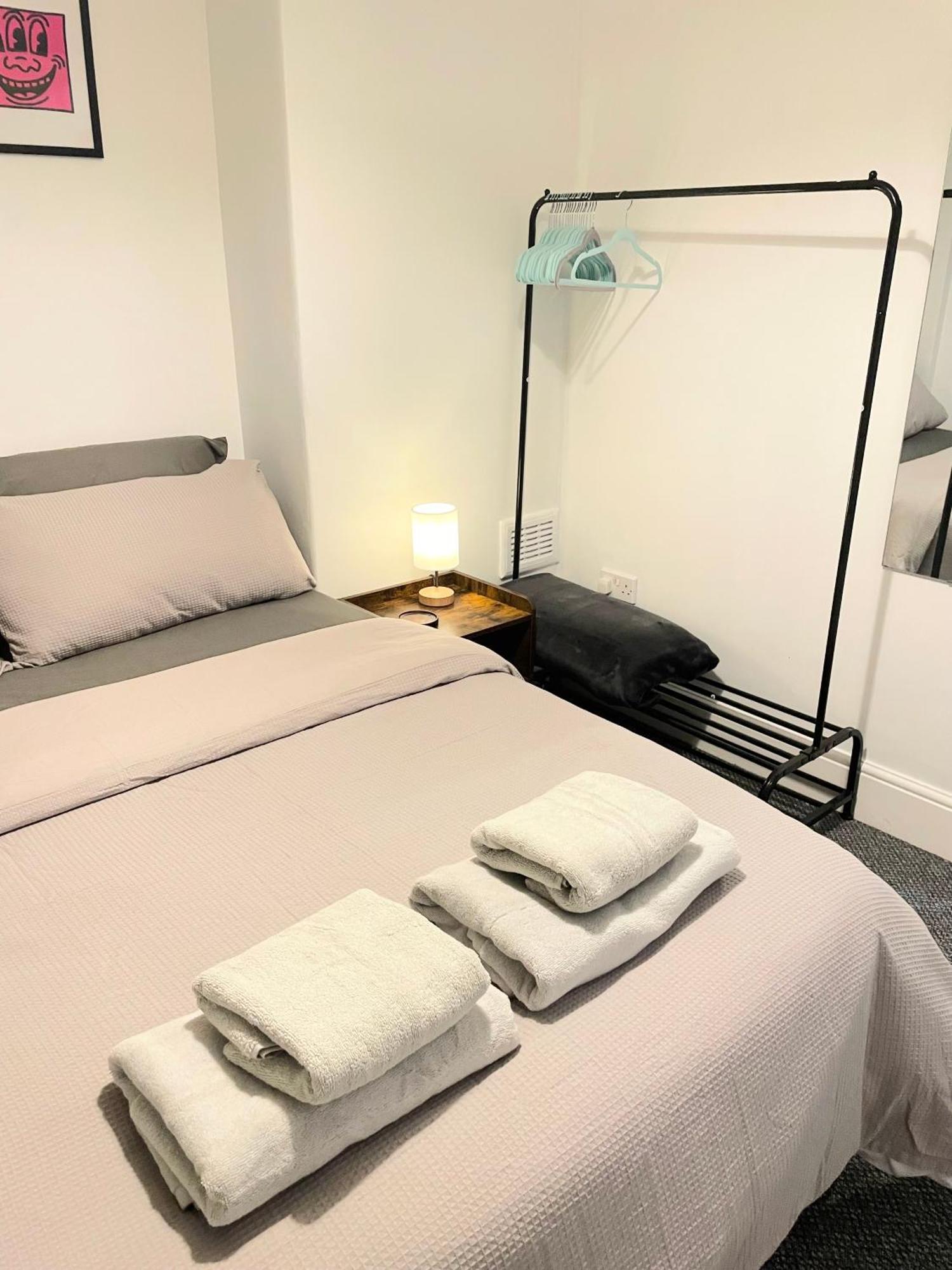 Cosy Prenton Near Tranmere Club And Liverpool Apartment *