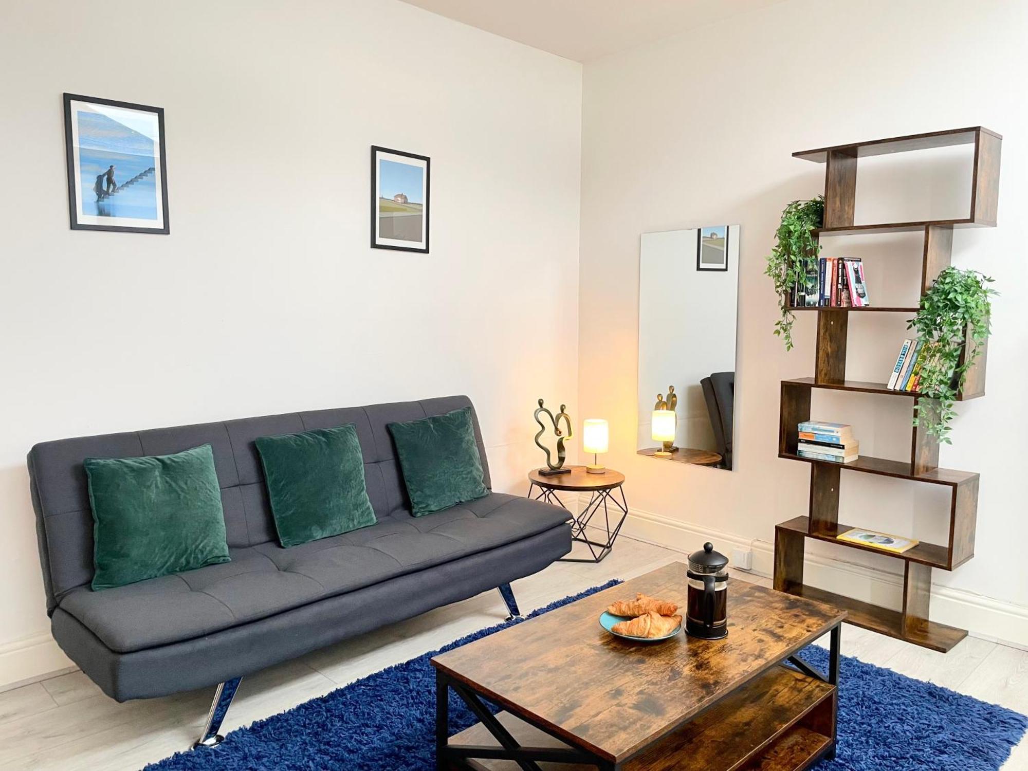Cosy Prenton Near Tranmere Club And Liverpool Apartment